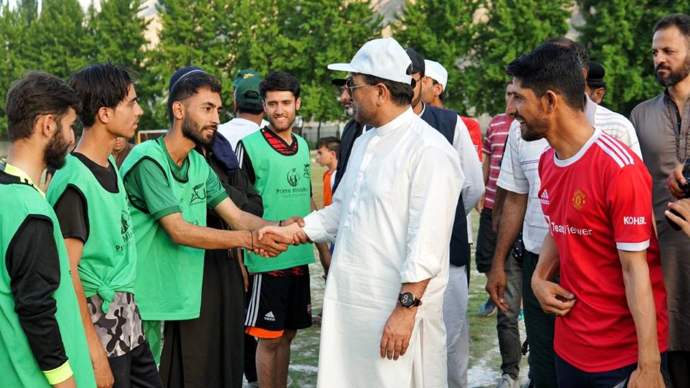 Under the Prime Minister's Talent Hunt Program, sports events are being held across the country. The grand trials of Boys and Girls Football are being held in Gilgit-Baltistan. Former Chief Minister Gilgit-Baltistan Hafiz Hafeezur Rahman participated in the trial ceremony of Prime Minister Youth Talent Hunt Football as a special guest.